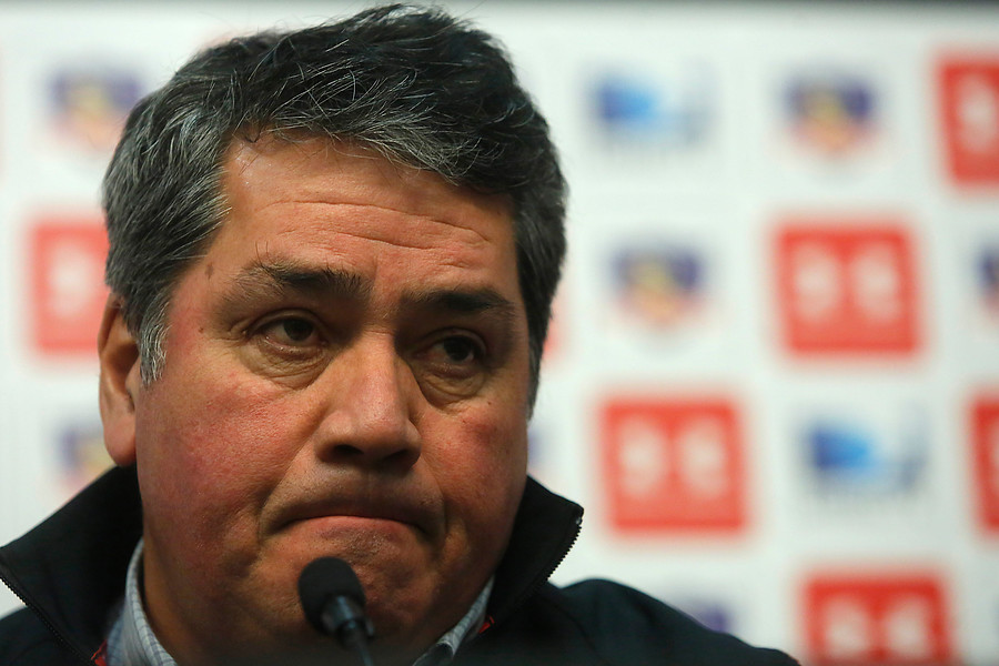TWEETS | Hinchas de Colo Colo emprendieron duros términos contra Óscar Meneses por grave situación de Jorge Valdivia