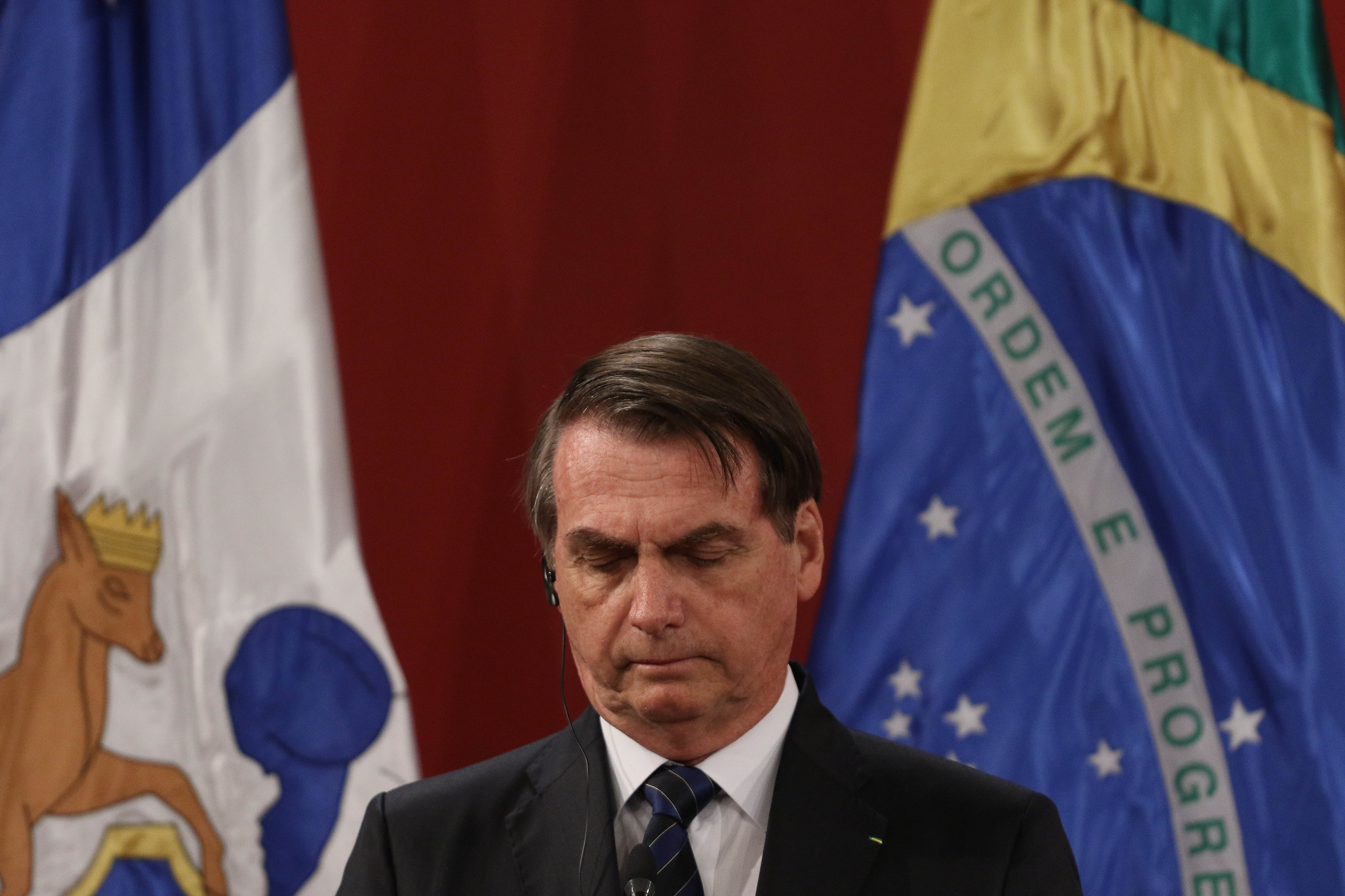 Jair Bolsonaro amenazó con decreto por confinamientos