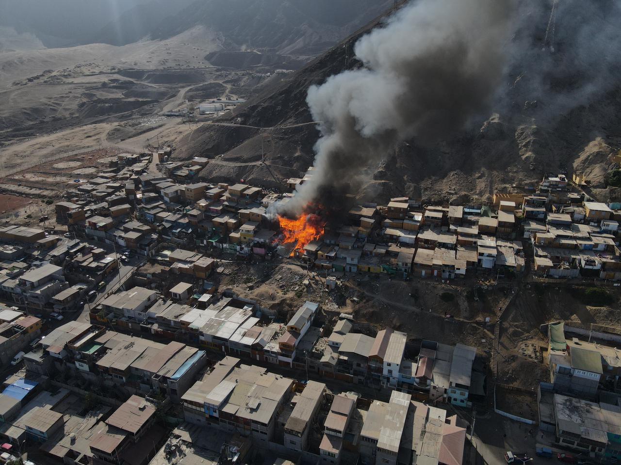 Antofagasta: Incendio Deja 10 Viviendas Destruidas