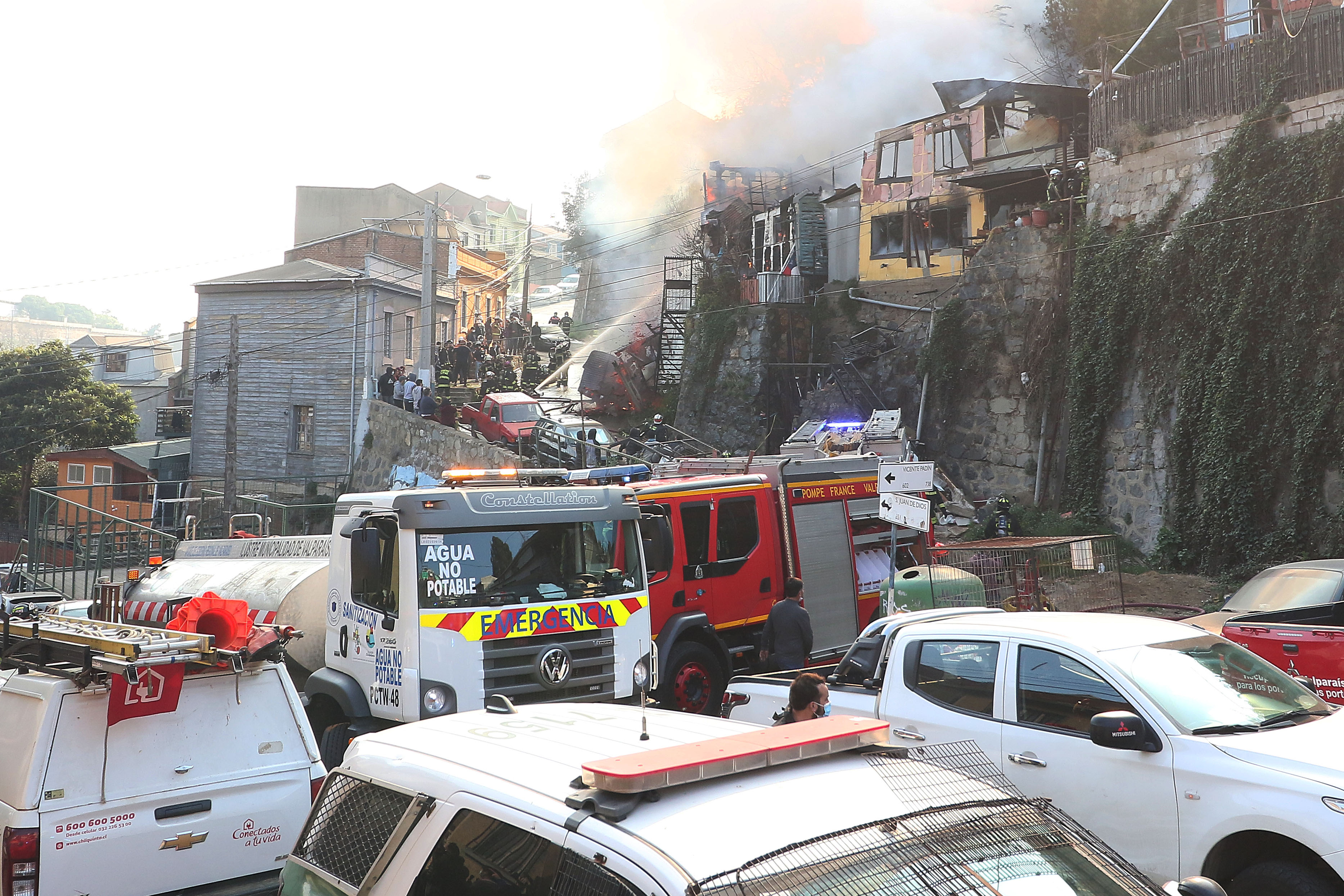 ValparaÍso: Incendio Afecta A Casa En Cerro San Juan De Dios
