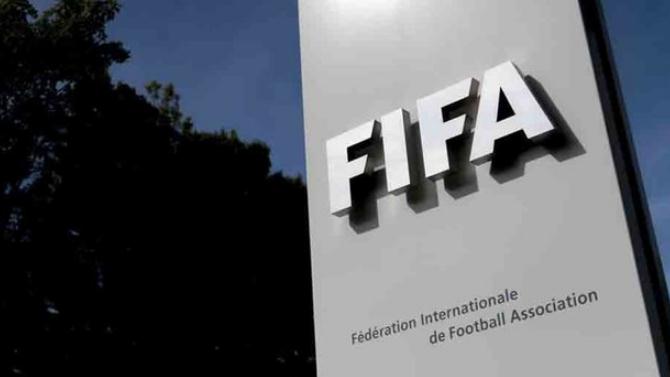 FIFA sanciona a diez jugadores por arreglo de partidos.