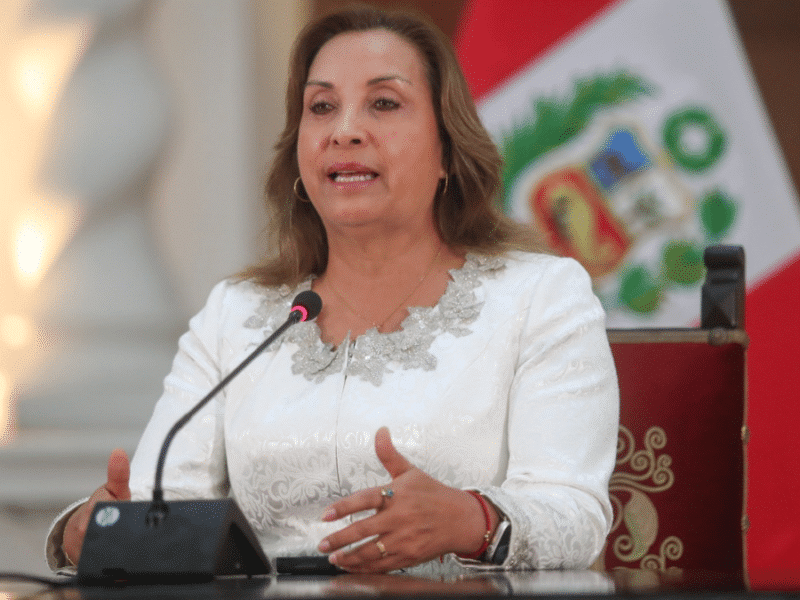 Presidenta de Perú, Dina Boluarte, promulgará la ley que permite el retiro del 100% de los fondos de cesantía