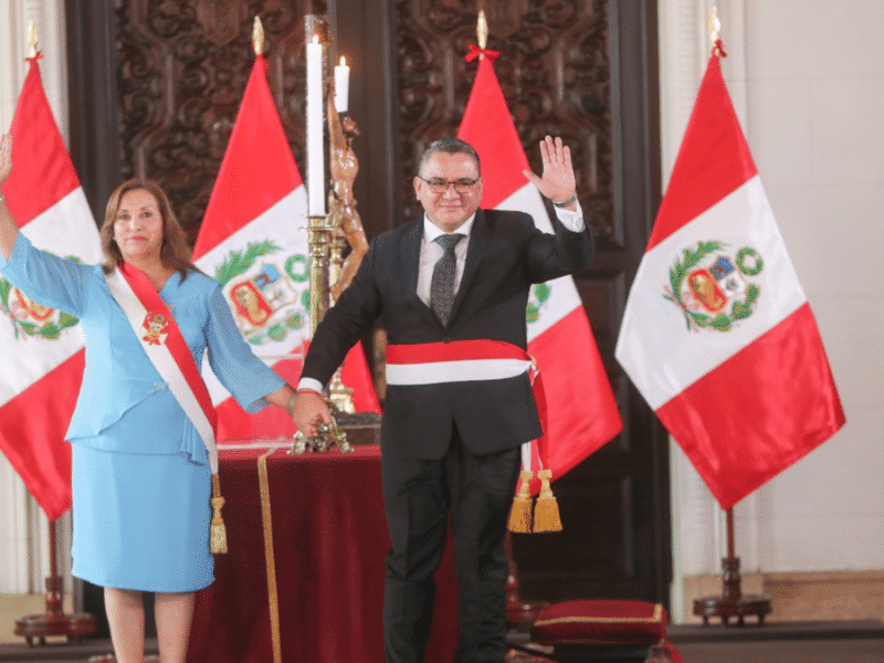 Perú: Dina Boluarte nombra a nuevo ministro del Interior, el sexto bajo su mandato