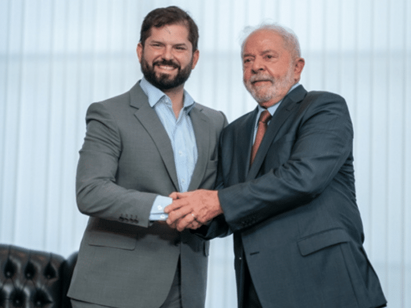 Lula da Silva suspende viaje a Chile.